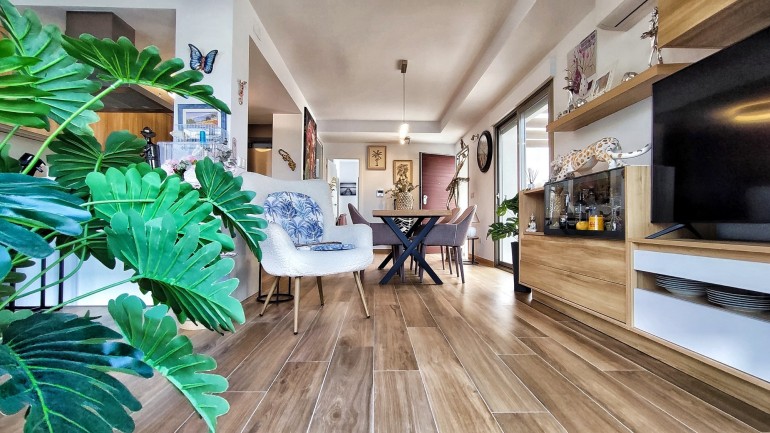 Villa / Semi pareado - Reventa - Cox - Cox