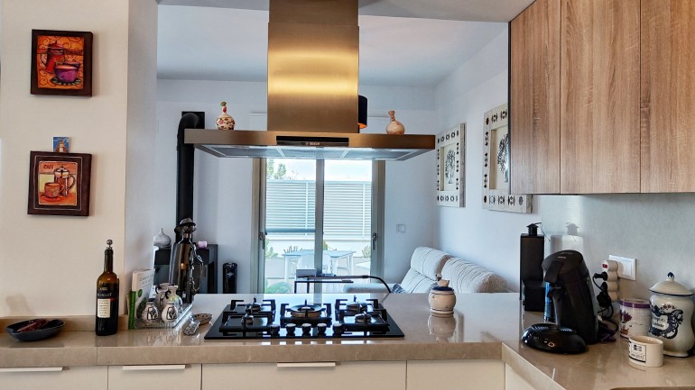 Reventa - Villa / Semi pareado - Cox