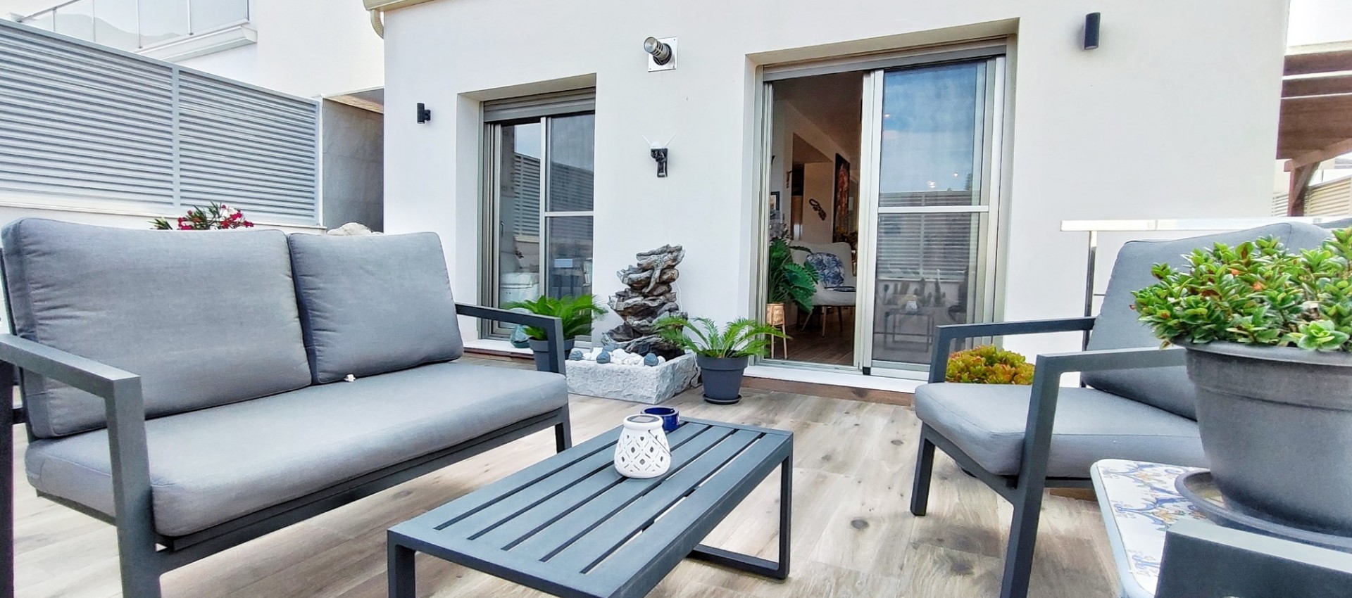 Reventa - Villa / Semi pareado - Cox