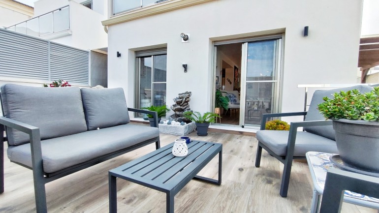 Reventa - Villa / Semi pareado - Cox