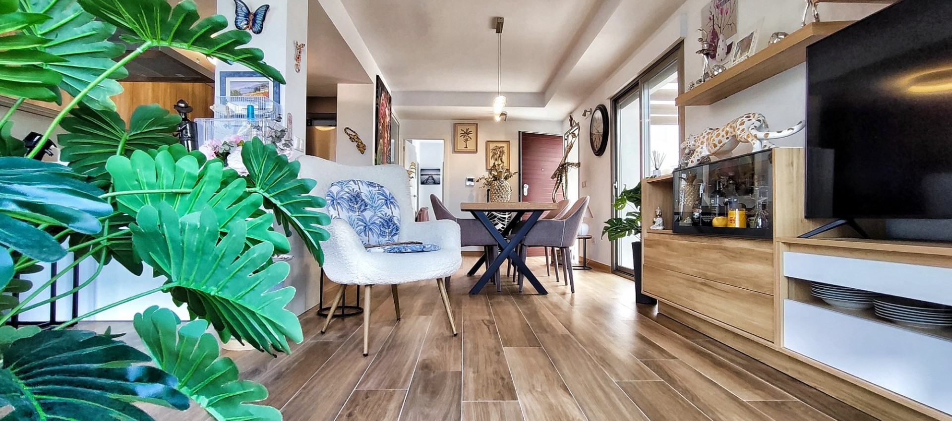 Reventa - Villa / Semi pareado - Cox