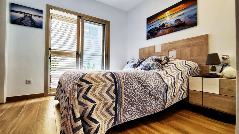 Reventa - Villa / Semi pareado - Cox