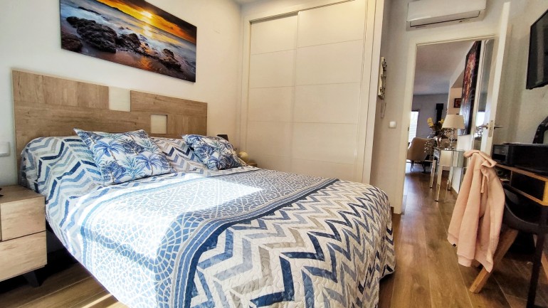 Reventa - Villa / Semi pareado - Cox