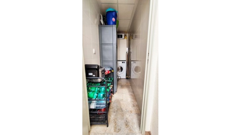 Reventa - Villa / Semi pareado - Cox