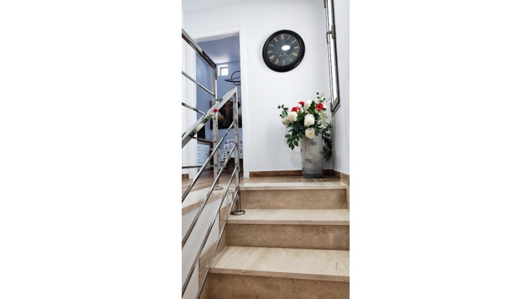 Reventa - Villa / Semi pareado - Cox