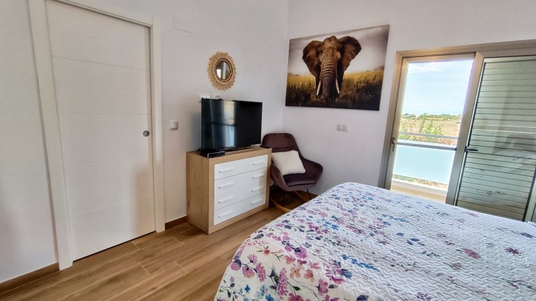 Reventa - Villa / Semi pareado - Cox