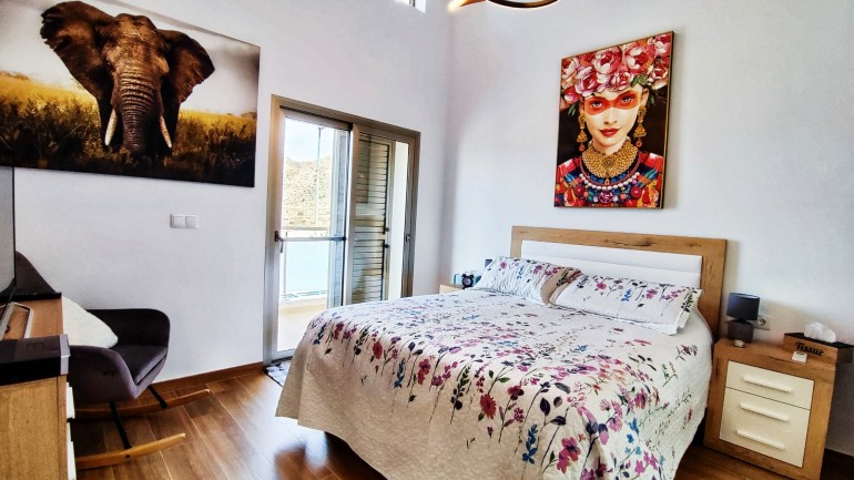 Reventa - Villa / Semi pareado - Cox