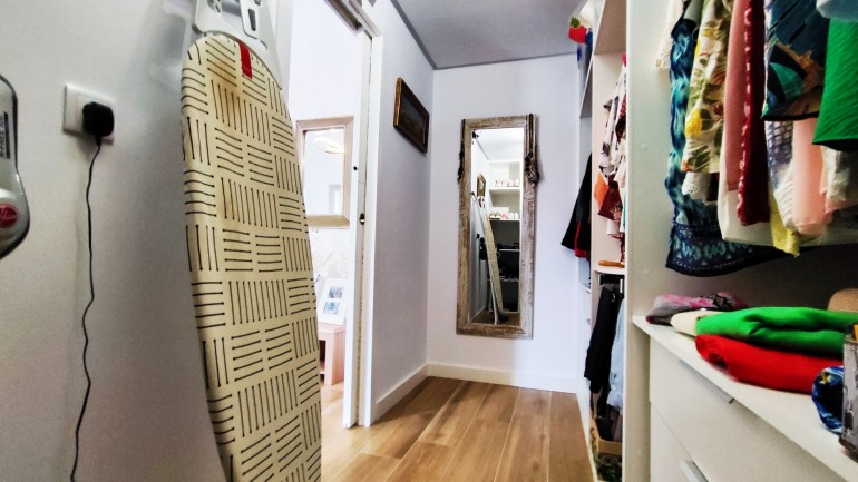 Reventa - Villa / Semi pareado - Cox