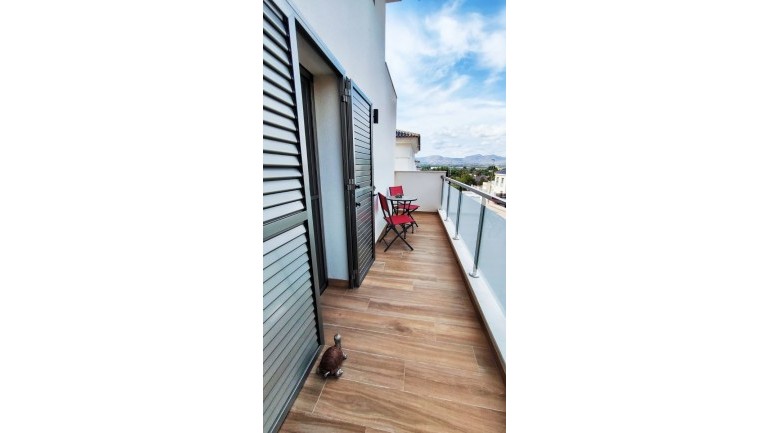 Reventa - Villa / Semi pareado - Cox