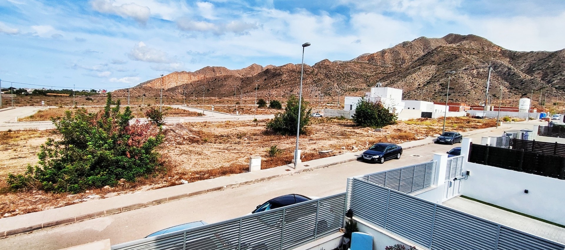 Reventa - Villa / Semi pareado - Cox