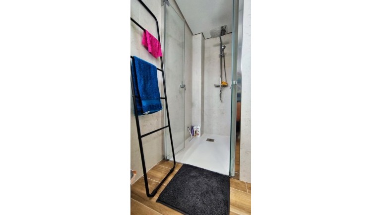 Reventa - Villa / Semi pareado - Cox