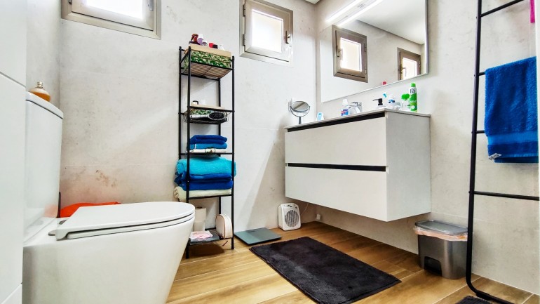 Reventa - Villa / Semi pareado - Cox