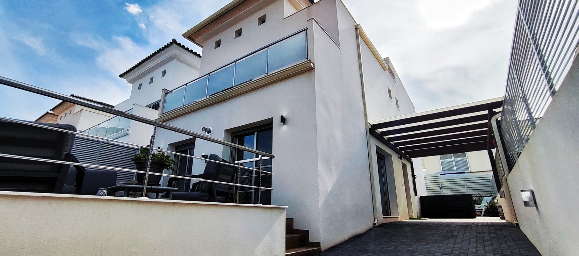 Reventa - Villa / Semi pareado - Cox