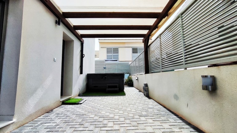 Reventa - Villa / Semi pareado - Cox