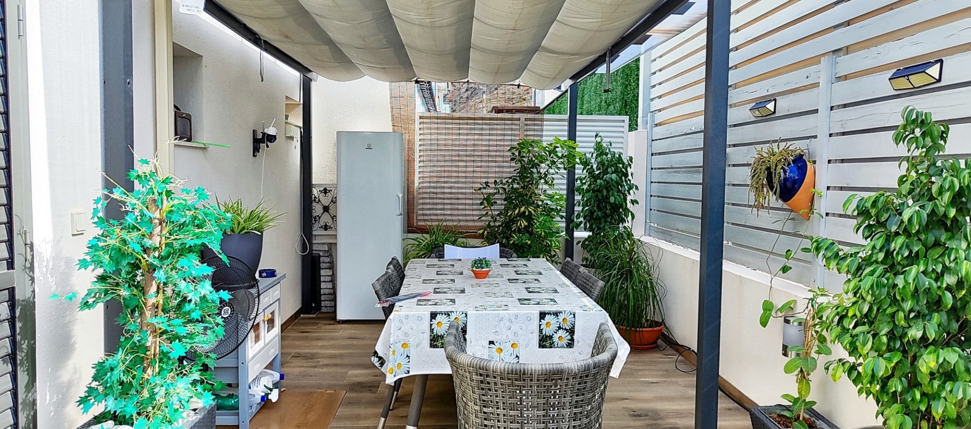 Reventa - Villa / Semi pareado - Cox