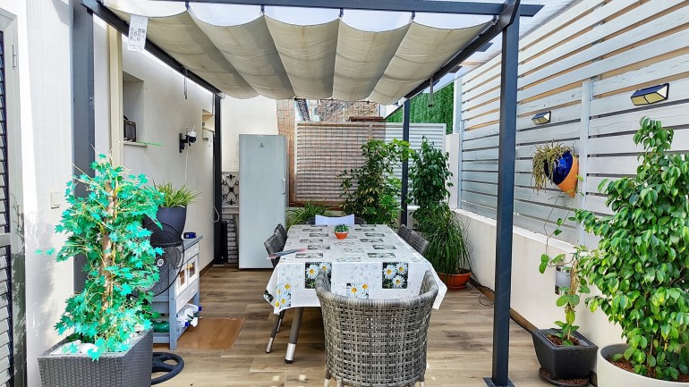 Reventa - Villa / Semi pareado - Cox