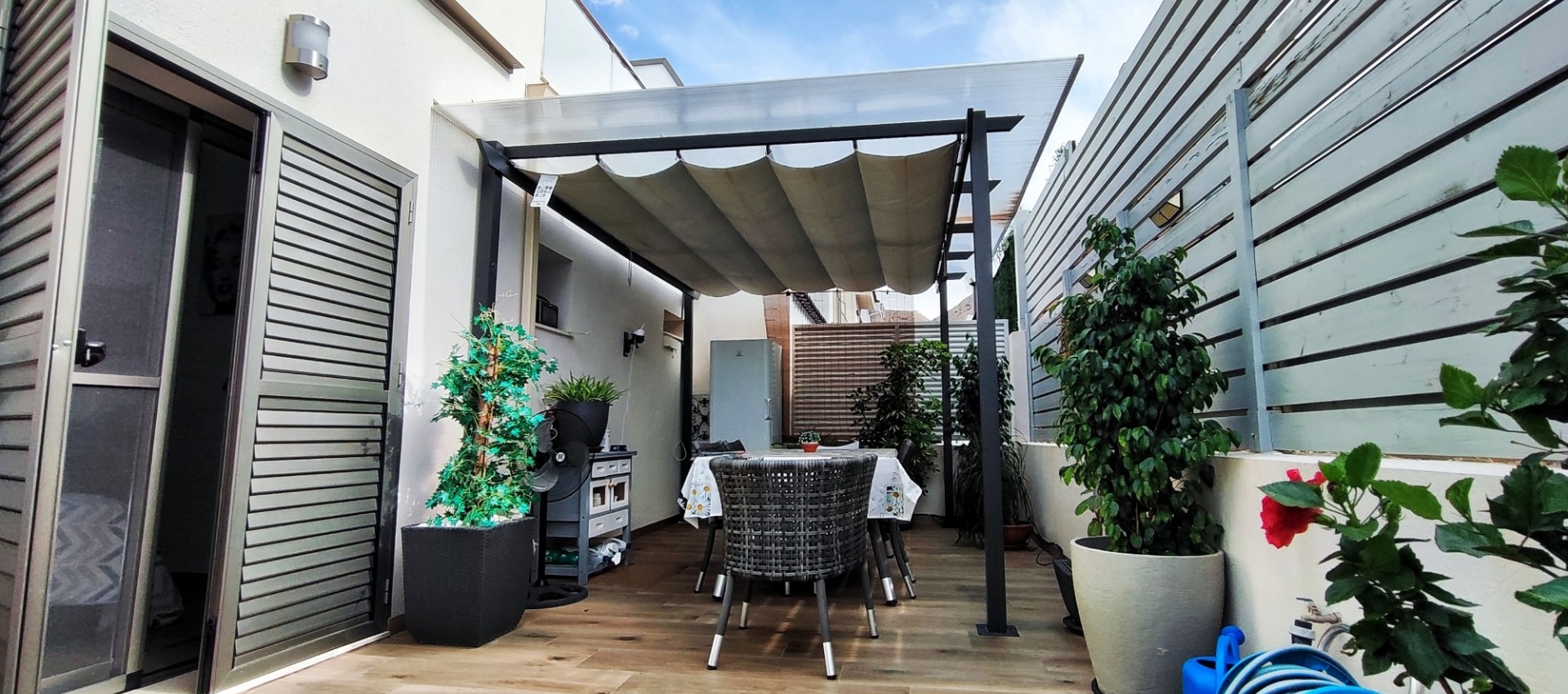 Reventa - Villa / Semi pareado - Cox