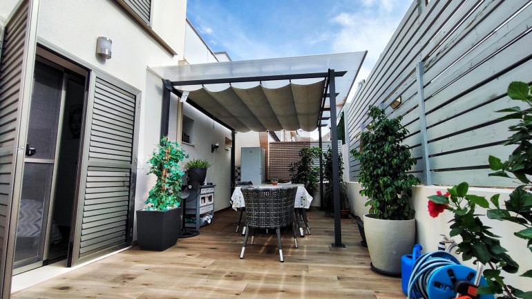 Reventa - Villa / Semi pareado - Cox